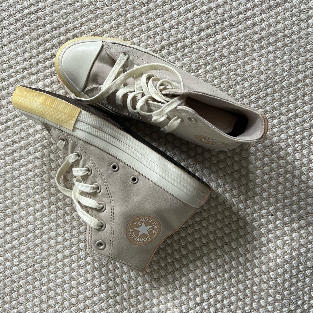 Converse high-top size 6 US
